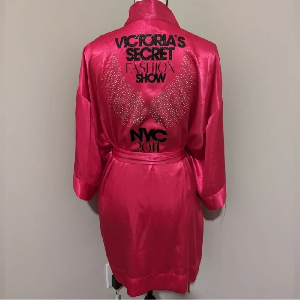 EXTREMELY RARE Victorias Secret NYC Fashion Show 2011 Silk Kimono